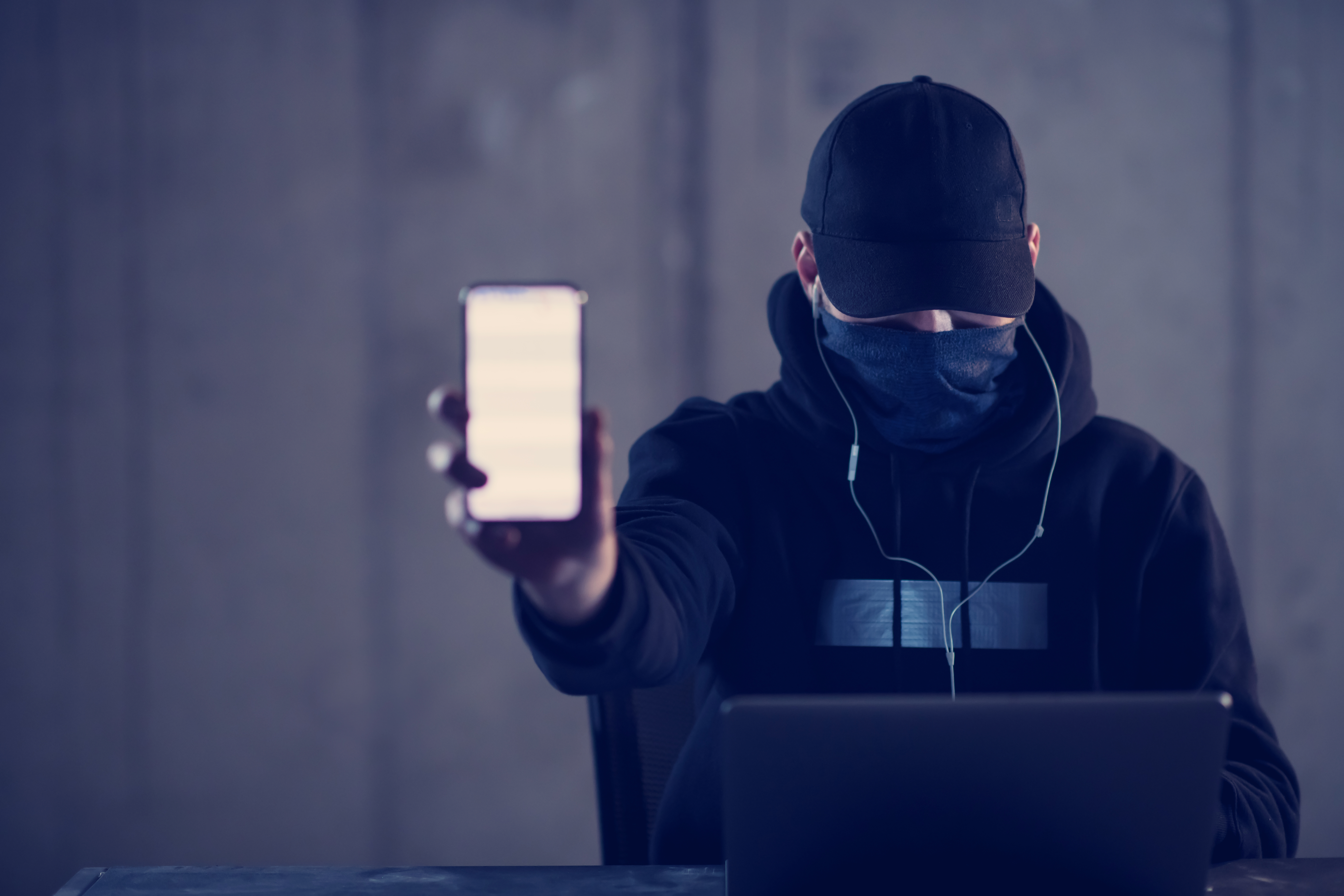 Rajtaütött a rendőrség a call centerrel dolgozó magyarországi csalókra